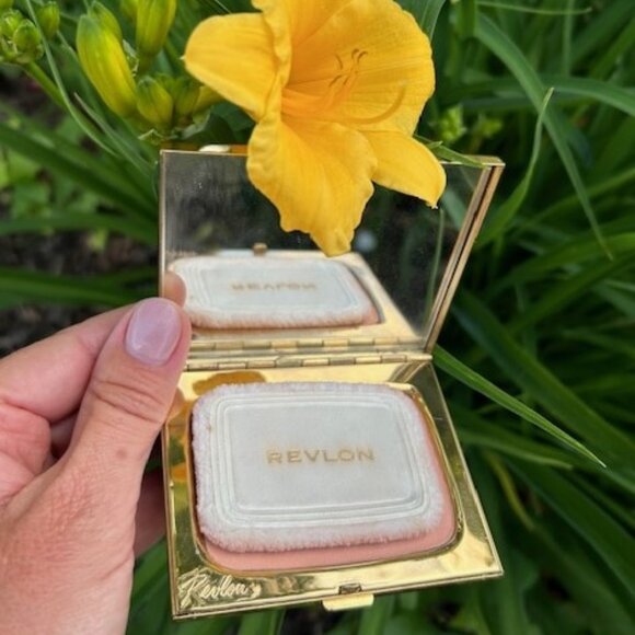 REVLON Love-Pat Rachel Gold Vintage Rectangle Compact - Picture 5 of 7